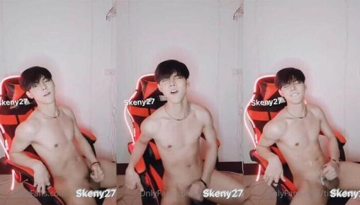 เอนโซ หนุ่มไทยดาวติ๊กต๊อก ชักว่าวโชว์