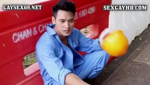ชวนคนงานหล่อซิกแพค มาอาบน้ำที่คอนโด ก่อนจับชักว่าวเล่นให้น้ำแตกคามือ