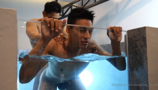 โรงแรมนายเงือก 2 หนุ่มไทย ชวนกันเย็ดในน้ำ โคตรเสียวถึงใจ
