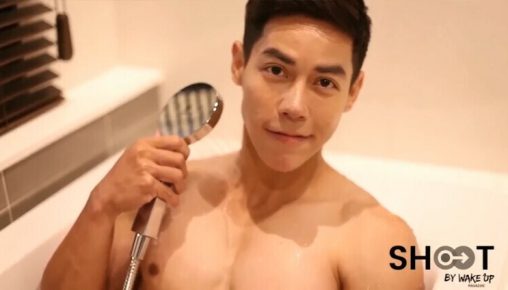 นายแบบไทยหุ่นดีถ่ายแบบในอ่างอาบน้ำชิลล์ชิลล์