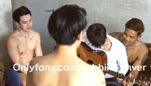 สอนเล่นกีต้าร์ยังไงให้ลูกศิษย์เงี่ยน เอาควยมาเลยครับพี่ เงี่ยนมากเย็ดผมทีน้ำแตกใส่ปากผมเลยครับ