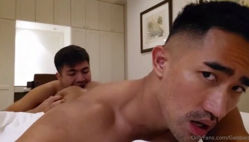 พี่แก๊ปชวนหนุ่มอาร์ม ธีรกิจมาเย็ดโชว์ ถ่ายคลิป เสียวกันในห้องฟิวพี่น้องขี้เงี่ยน